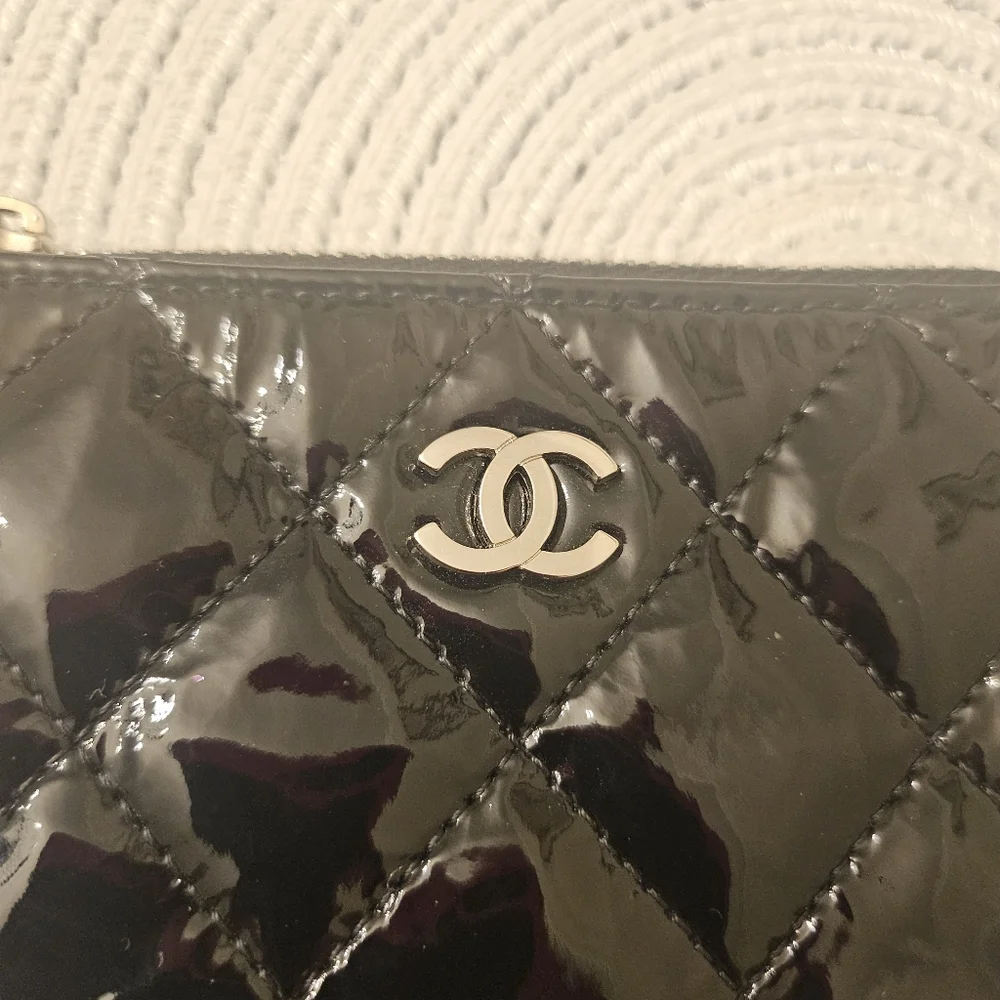 Chanel Black Patent Quilted Key Pouch / Coin Purse with Silver CC - Picture 6 of 9